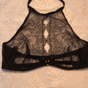 ❣️Victoria secrets lace underwire halter bra❣️